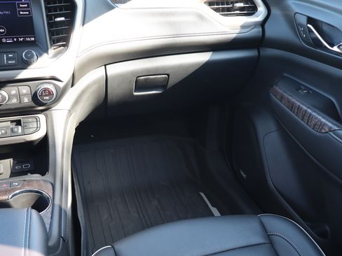 Used 2023 GMC Acadia Denali w/ Denali Technology Package AWD/4WD image 10