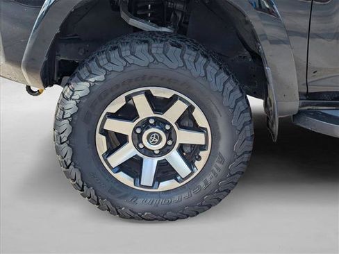 Used 2023 Toyota 4Runner TRD Off-Road Premium w/ Moonroof Package AWD/4WD image 9