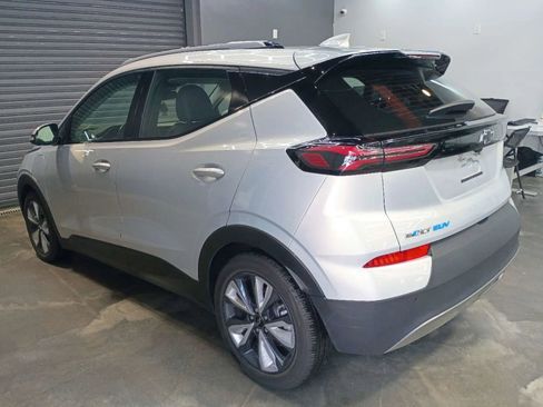 Used 2022 Chevrolet Bolt EUV LT w/ Convenience Package image 5