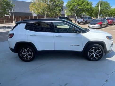 Used 2025 Jeep Compass Limited AWD/4WD image 3