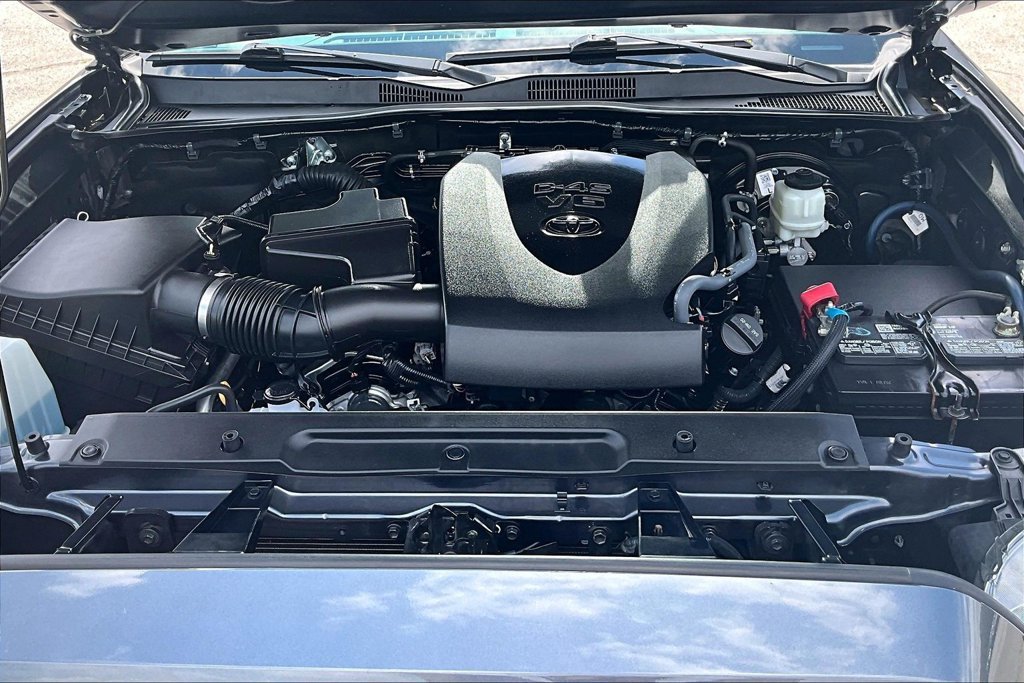 Used 2022 Toyota Tacoma SR5 w/ Technology Package AWD/4WD image 29