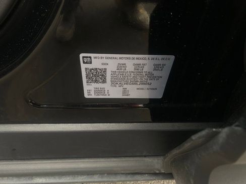 Used 2024 GMC Terrain SLT image 32