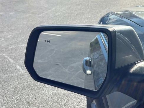 Used 2024 Chevrolet Traverse LT image 16