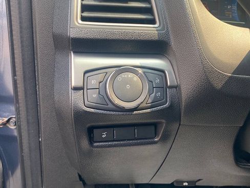 Used 2019 Ford Explorer XLT w/ Equipment Group 202A AWD/4WD image 28