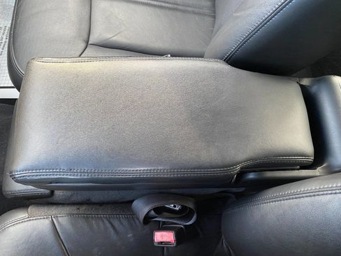 Used 2008 Lincoln Town Car Signature Limited image 17