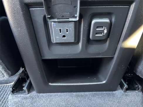 Used 2020 Chevrolet Traverse Premier image 32