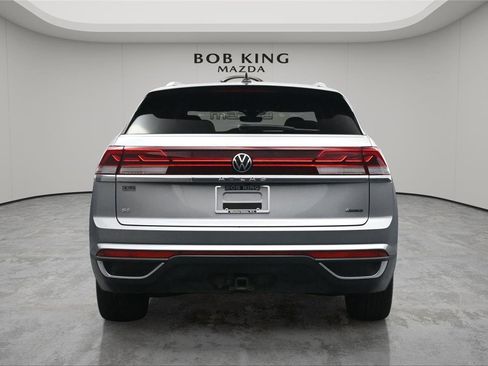 Used 2025 Volkswagen Atlas Cross Sport SE image 15