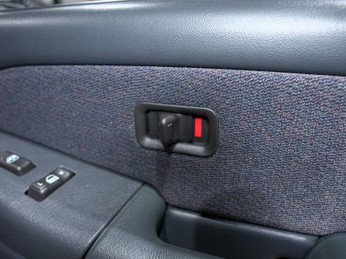 Used 2002 GMC Sierra 1500 SLE image 36