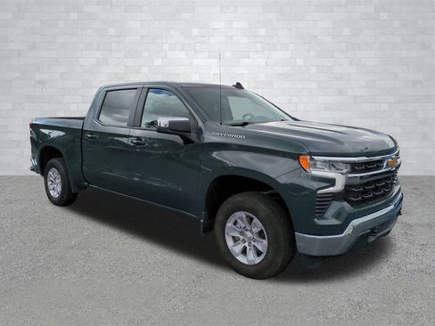 Used 2025 Chevrolet Silverado 1500 LT image 2