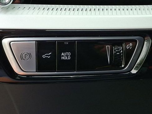 Certified 2025 Cadillac Optiq Luxury 2 w/ LPO, Floor Liner Package AWD/4WD image 22