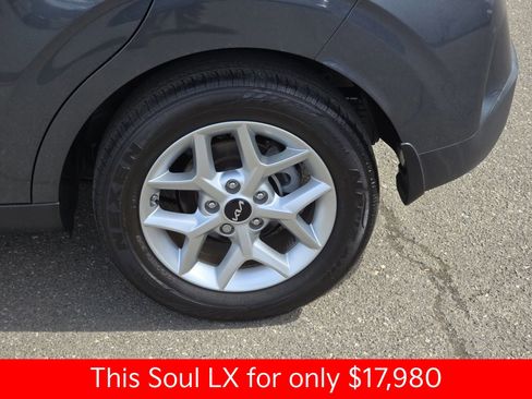 Used 2024 Kia Soul LX w/ Option Group 015 image 40