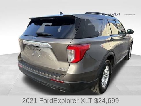 Used 2021 Ford Explorer XLT image 8