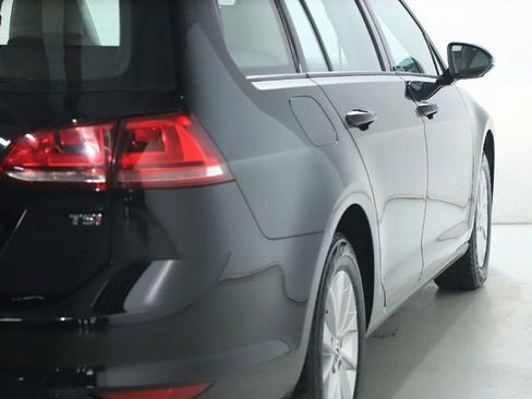 Used 2015 Volkswagen Golf S image 43