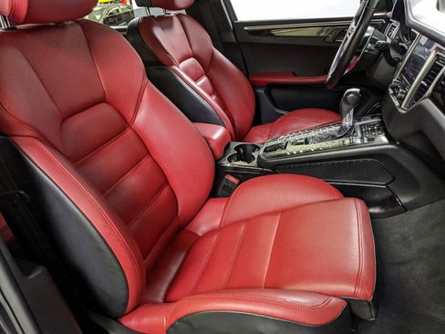 Used 2018 Porsche Macan Turbo image 24