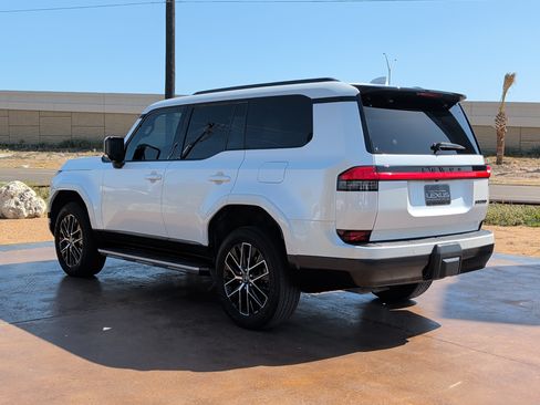Used 2024 Lexus GX 550 AWD/4WD image 4