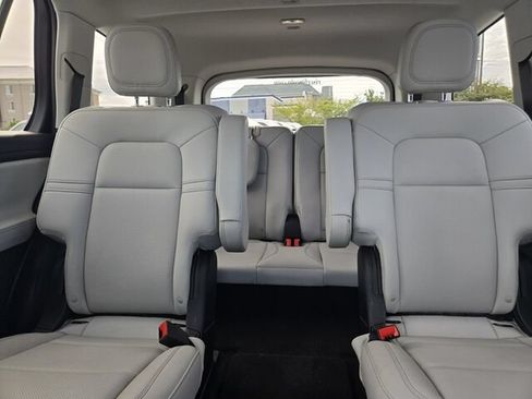 Used 2026 Lincoln Aviator 2WD w/ Jet Appearance Package image 11