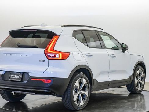 Certified 2026 Volvo XC40 B5 Plus AWD/4WD image 5