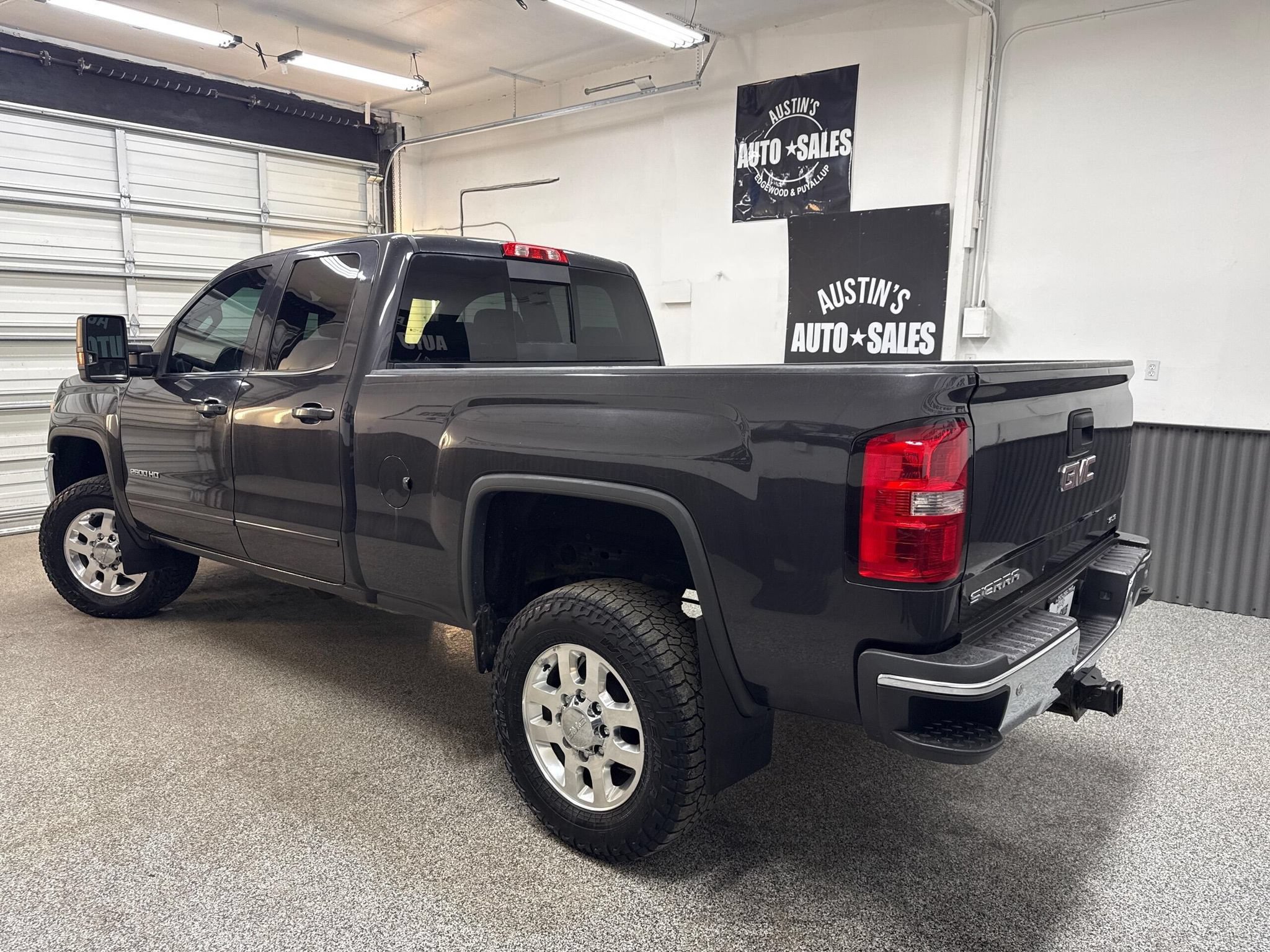 Used 2015 GMC Sierra 2500 SLE w/ SLE Preferred Package AWD/4WD image 5