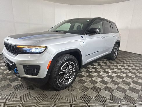 Used 2023 Jeep Grand Cherokee Trailhawk w/ Advanced Protech Group II AWD/4WD image 8