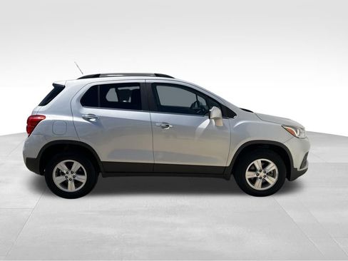 Used 2017 Chevrolet Trax LT w/ Driver Confidence Package AWD/4WD image 5