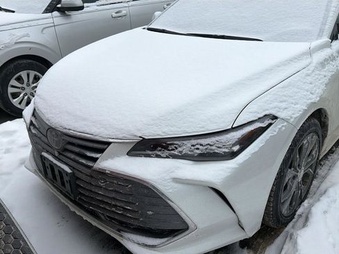 Used 2020 Toyota Avalon Limited image 2