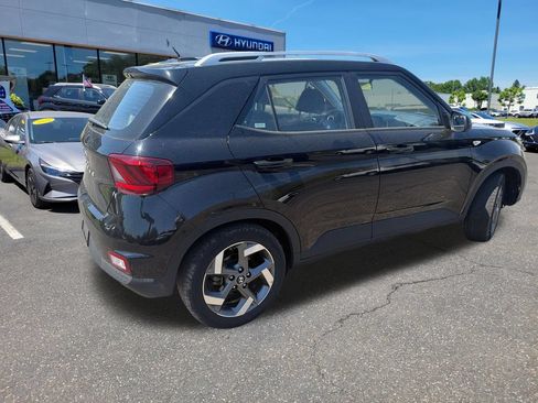Used 2025 Hyundai Venue SEL FWD image 3
