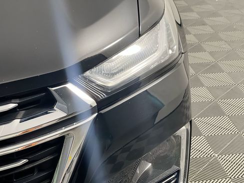 Used 2023 Chevrolet Traverse LT image 9