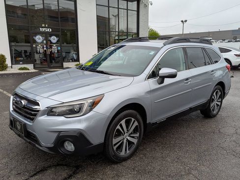 Used 2019 Subaru Outback 3.6R Limited AWD/4WD image 2