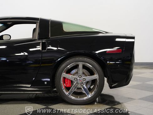Used 2007 Chevrolet Corvette Coupe w/ Performance Package RWD image 25