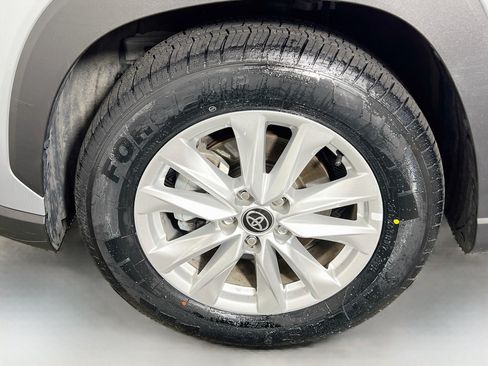Certified 2024 Toyota Corolla Cross LE AWD/4WD image 25