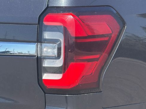 Used 2024 Ford Expedition Limited AWD/4WD image 29