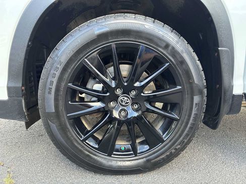 Used 2019 Toyota Highlander SE AWD/4WD image 18