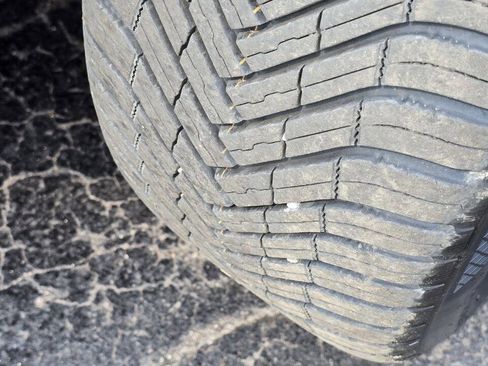 Used 2015 Ford Explorer XLT w/ Equipment Group 202A FWD image 30
