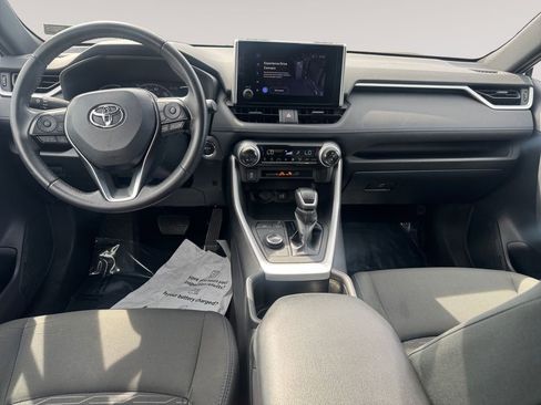 Used 2023 Toyota RAV4 SE image 10