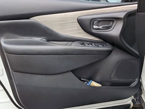 Used 2017 Nissan Murano SV w/ Premium Plus Package image 9