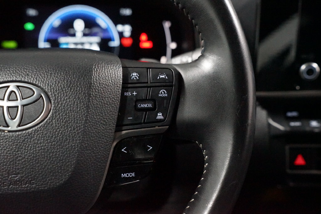 Certified 2025 Toyota Camry SE FWD image 13