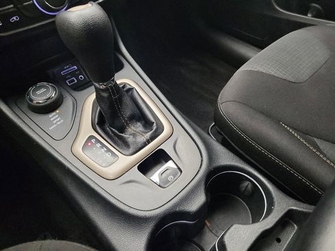 Used 2015 Jeep Cherokee Latitude AWD/4WD image 26