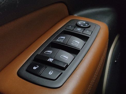 Used 2017 Jeep Grand Cherokee Summit AWD/4WD image 27