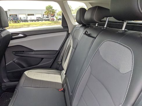 Used 2022 Volkswagen Taos SE image 17