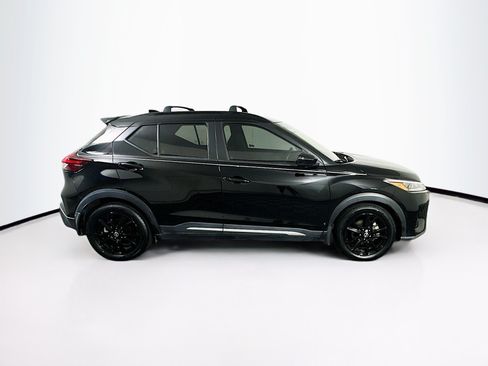 Used 2023 Nissan Kicks SR w/ Interior Electronics Package FWD image 10