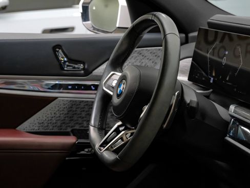 Used 2023 BMW 740i w/ Parking Assistance Package RWD image 15