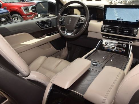 Used 2022 Lincoln Navigator Reserve AWD/4WD image 16