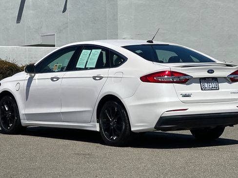 Used 2019 Ford Fusion Energi Titanium FWD image 7