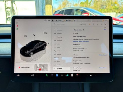 Used 2022 Tesla Model 3 image 11
