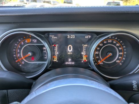 Used 2019 Jeep Wrangler Unlimited Sahara image 23