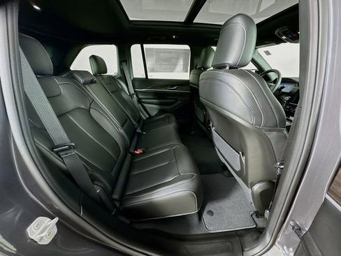 New 2025 Jeep Grand Cherokee Limited w/ Black Appearance Package image 31