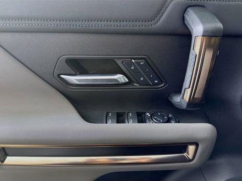 Used 2025 GMC Hummer EV 2X image 19