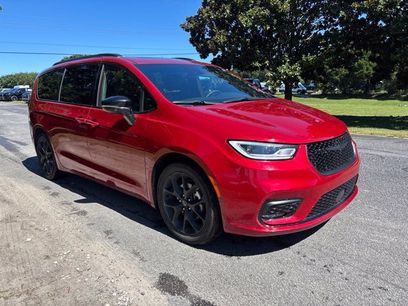 Used 2025 Chrysler Pacifica Limited