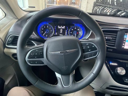 Used 2023 Chrysler Voyager LX FWD image 31