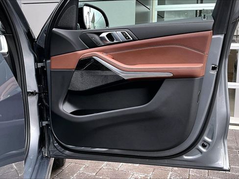 Used 2025 BMW X7 xDrive40i w/ M Sport Package image 24